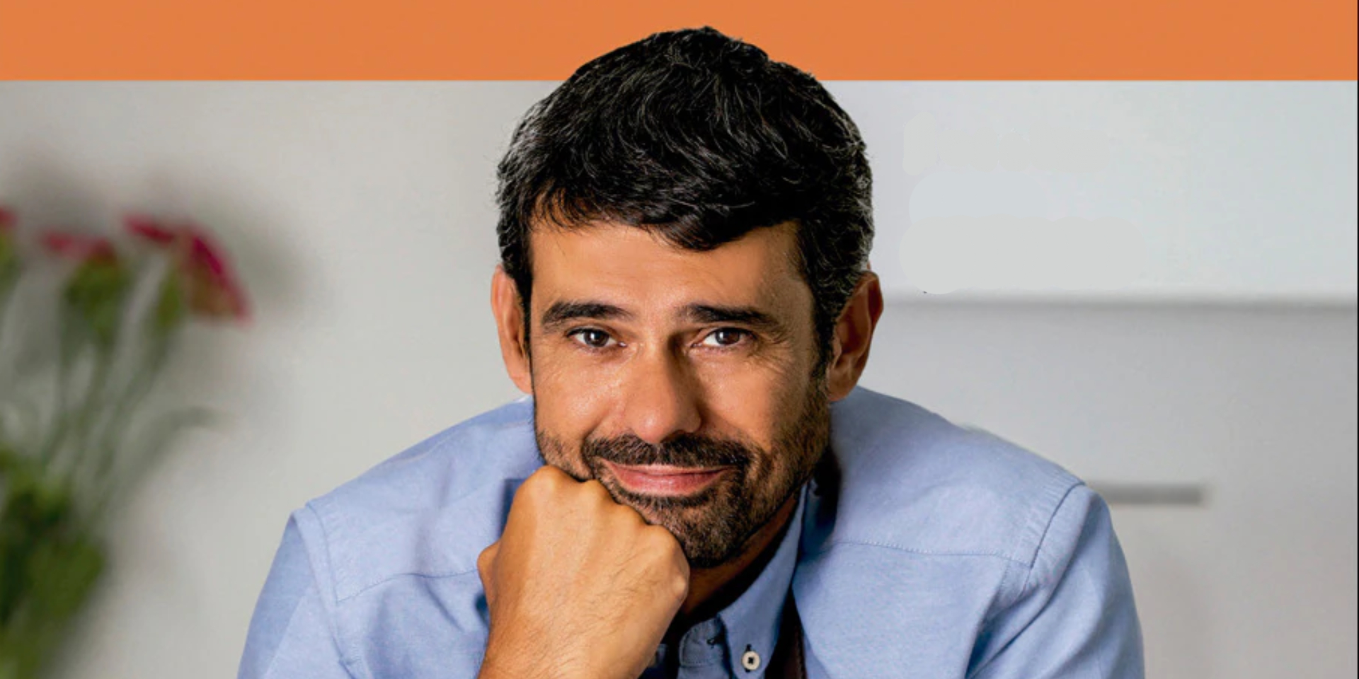 Enrique Sánchez firma su libro «El origen de los sabores»