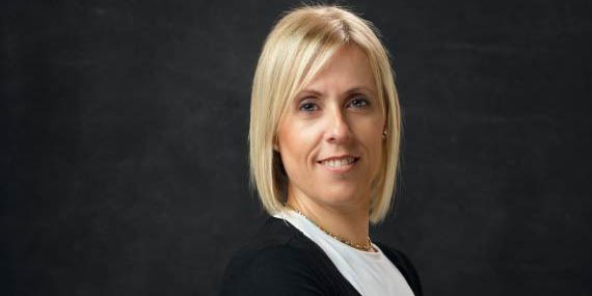 Ane Odriozolak bere azken liburua aurkezten du: 'Al subir la marea'