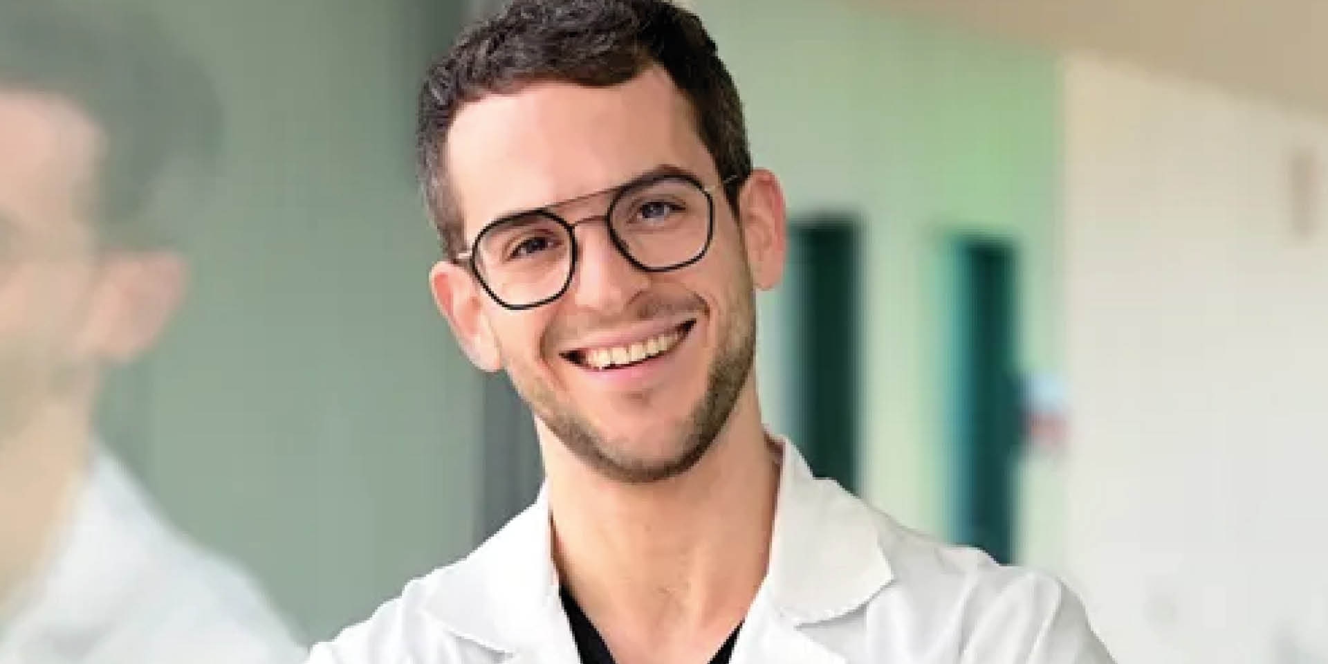 EL DR. FELICES PRESENTA SU NUEVO LIBRO