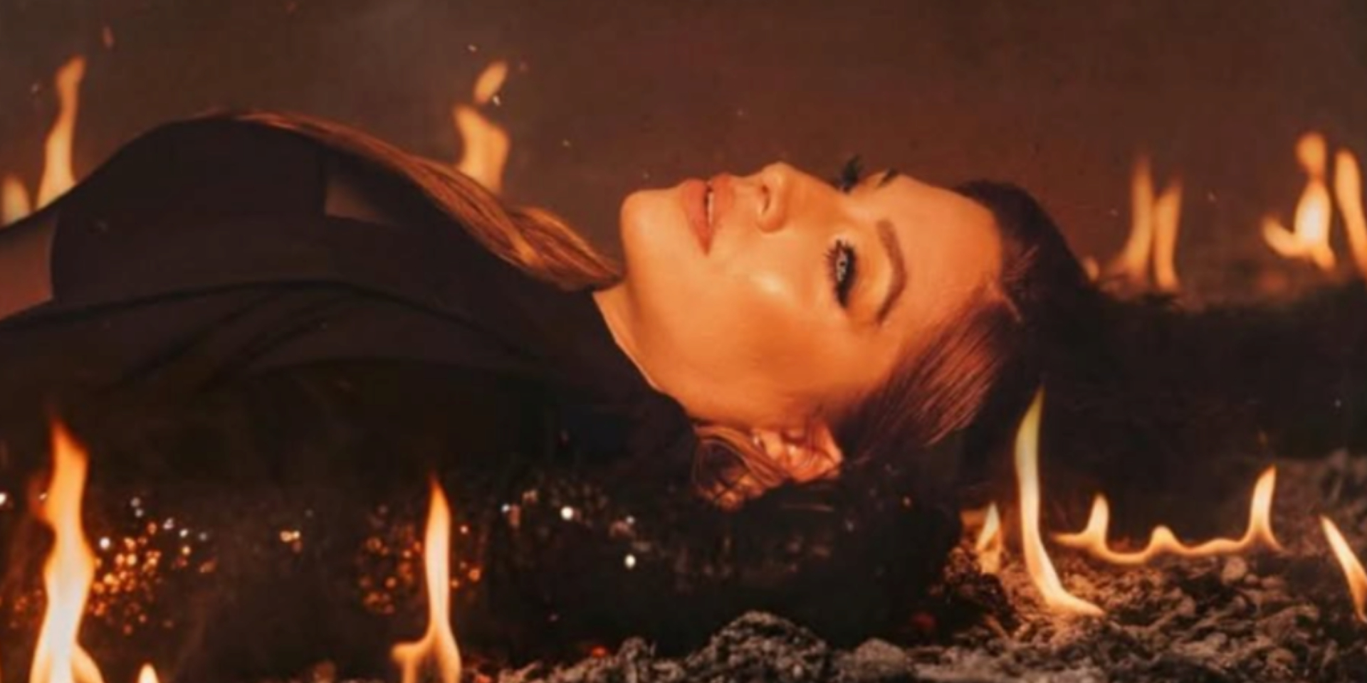 Leire Martínez firma su último disco 'Historias de aquella niña'