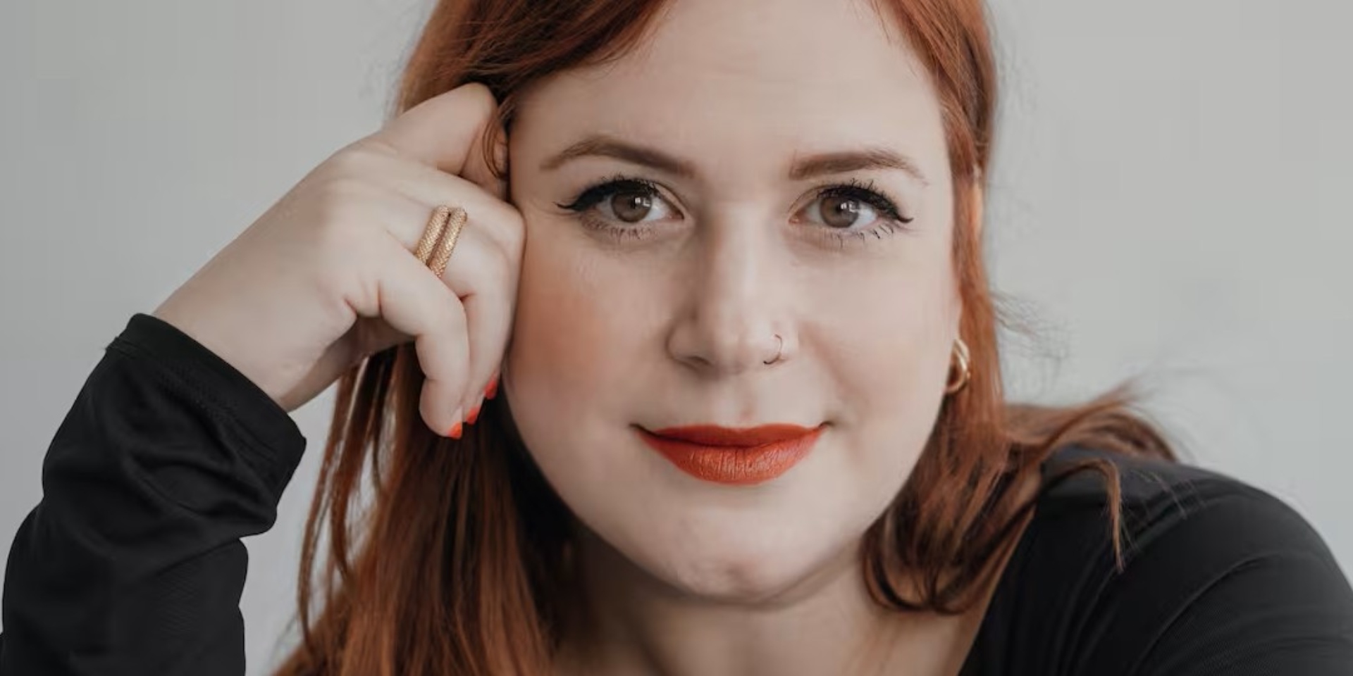 Elisabet Benavent firma su novela 'Una niña buena'